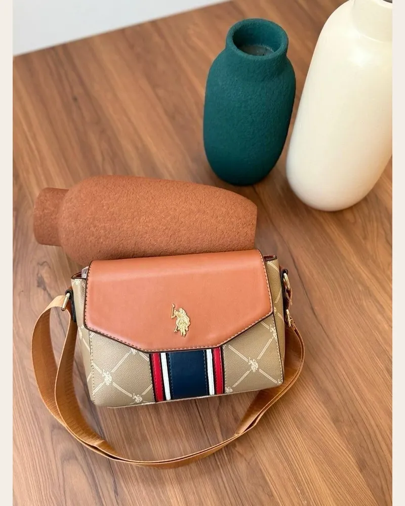 شنطة كروس بغطاء وحزام عريض 2