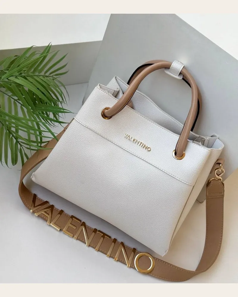شنطة يد بملمس محبب وحزام عريض