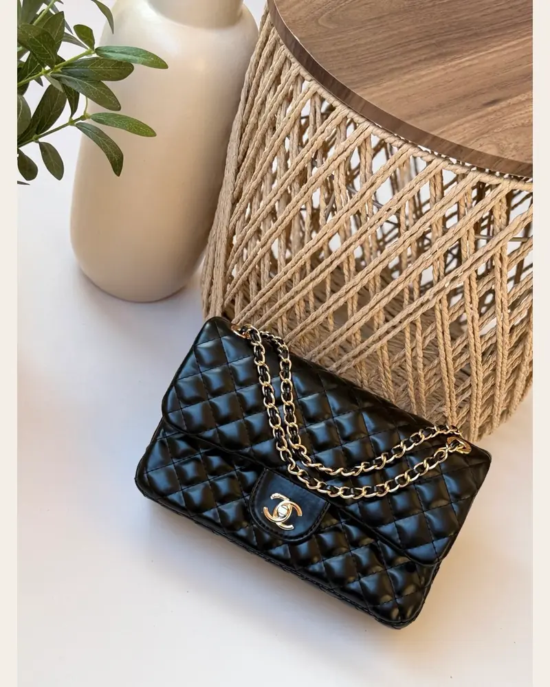 شنطة كتف مبطنة بسلسلة 8