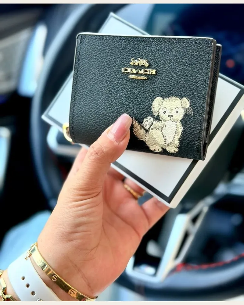 محفظة صغيرة مطوية بنقش بارز 3