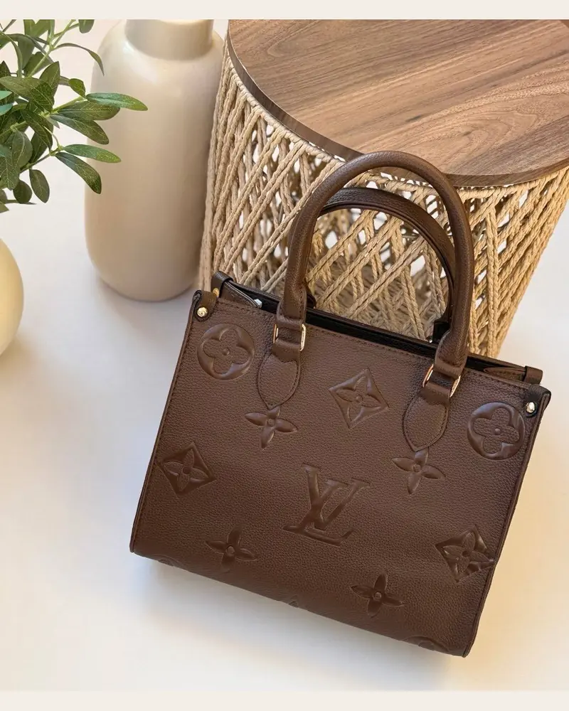 شنطة يد بنقشة بارزة 6