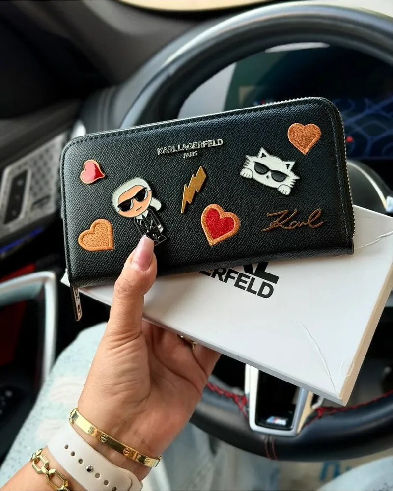 محفظة بسوستة دائرية ورسومات مزخرفة